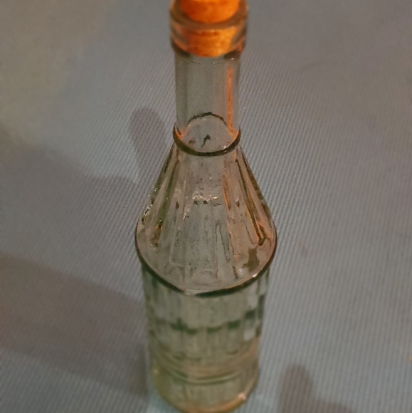 Clear corked bottle - Picture 1 of 1